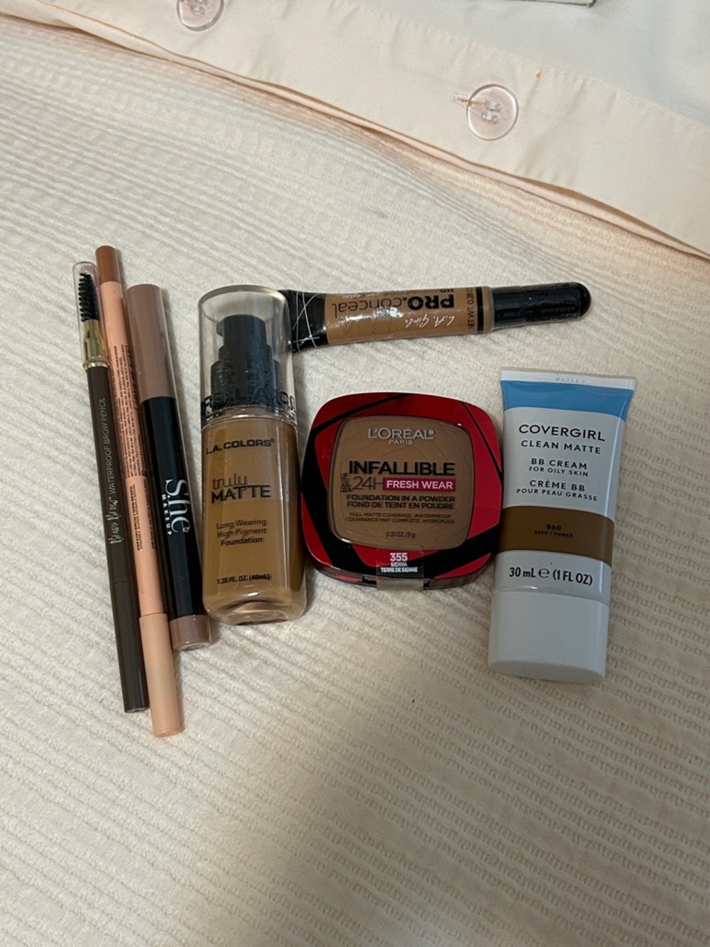Bundle of 7 makeup Foundation